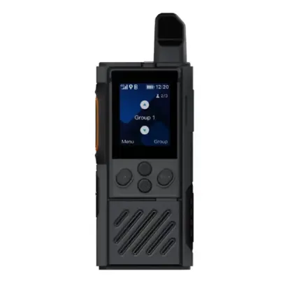Handy talky jarak jauh Hytera P30.